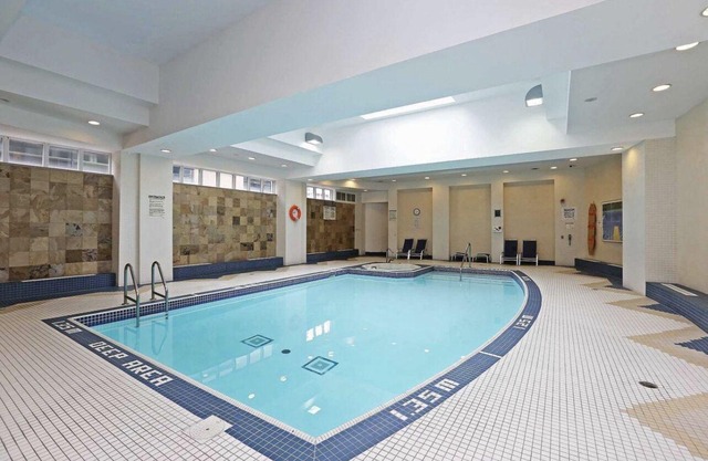Toronto entire one bedroom apartment with free parking and steps to train/bus st