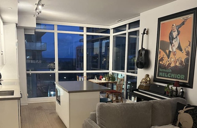 Toronto Getaway! 2bed 2bath Lake at your door