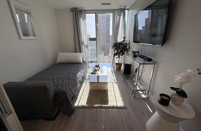 Toronto Luxury Condo | Dundas Square Views From Above