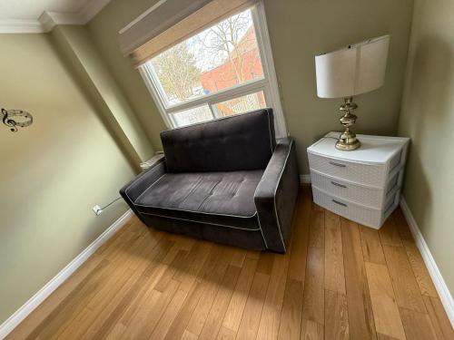 Toronto Pearson Airport YYZ Room- FREE PARKING & WIFI