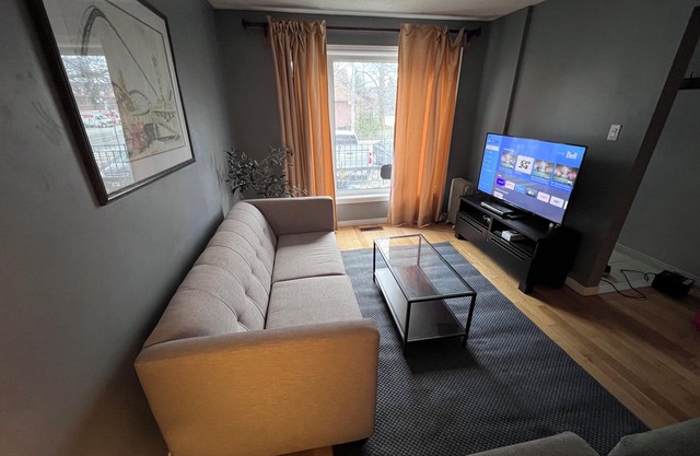 Toronto's Uber Upper Beach 3 Bedroom Suite
