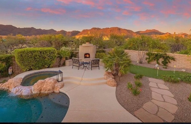 Tortolita mtn views, heated pool & spa, gourmet kitchen, 4 bed/4 bath; 3 suites
