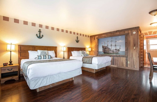 Tortuga - 1 Bedroom Suite with 3 Queen Beds at Wanderlust Inn, Pet Friendly