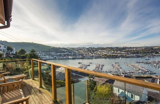 TOTHERSIDE, family friendly, luxury holiday cottage in Dartmouth