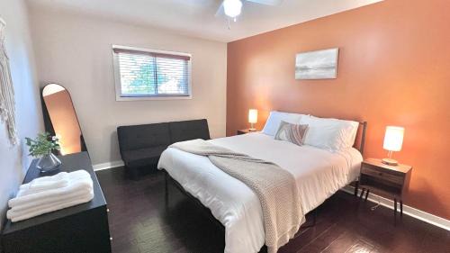 Touchdown Retreat 3bd2ba Near U Of I & Stadium