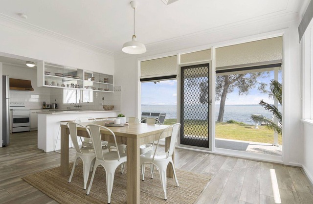 Toukley Lakefront House,Toukley