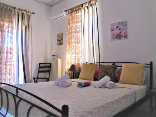 Toula's Garden-View Apartment 3