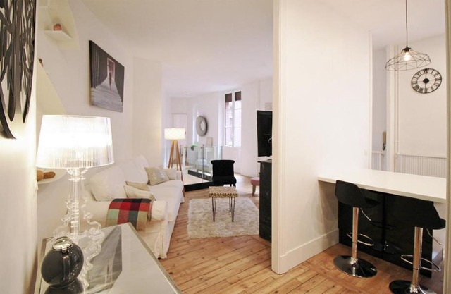 Toulouse - Alsace Lorraine - Languedoc-Place du Salin-Muséum Histoire naturelle- Jardin des plantes-Musée Augustins- Palais de Justice station métro Carmes ligne B