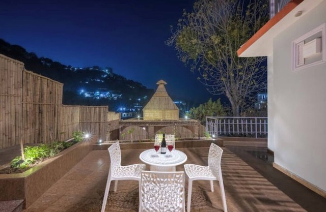 Tourist Villa | Lounge | Snooker | Meals | Valley View | Kasauli Hills