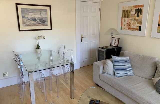 Tower Of London | Saint Kat Docks | Bright & Tranquil 3 Bed Flat