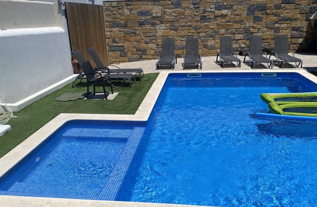 town center,near averything,pool heated,air con,dont need car,parking car,wifi