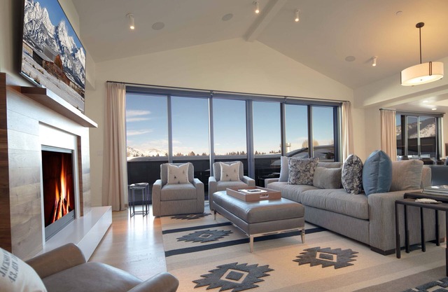 Town Hill Penthouse at Snow King. Deck,Hot Tub, A/C, Grill, Outdoor Fireplace