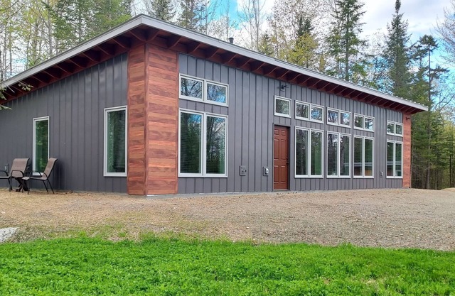 Town-line Retreat Entire home in New Vineyard, In the mountains of Western Maine