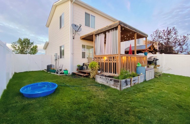 Townhome close to Camplex center/Country Club-centrally located in Gillette