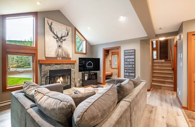 Townhome | Complex hot tub | BBQ | Free Parking