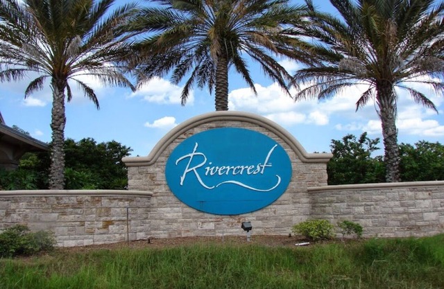 Townhome Retreat -WiFi Laundry access and AC with charming bedroom!