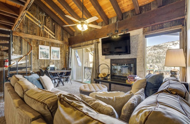Townhome w/Mtn View - Walk to Brian Head Lifts!