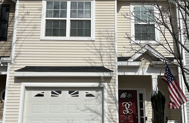 Townhome with WiFi and AC in Simpsonville.