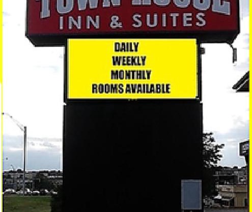 Townhouse Inn & Suites Omaha