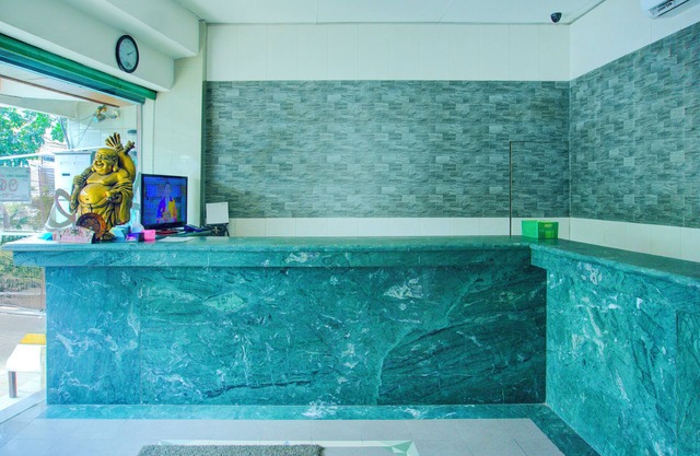 Townhouse Oak Palembang Near Jembatan Ampera Formerly Azzura Hotel