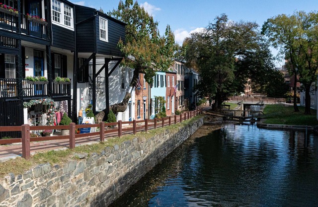 Townhouse on Canal