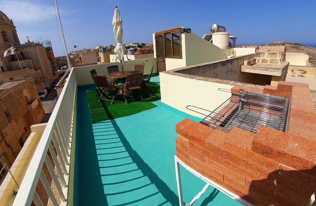 Townhouse, roof bbq area with views, AC, Wi-Fi