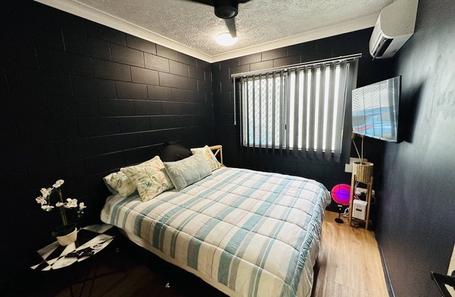 TOWNSVILLE WEST END QLD n2 bedroom: fully furnished - saltwater pool in complex.