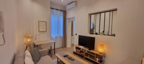 Très joli 2 pièces à côté de l'AC Hotel Marriott Nice