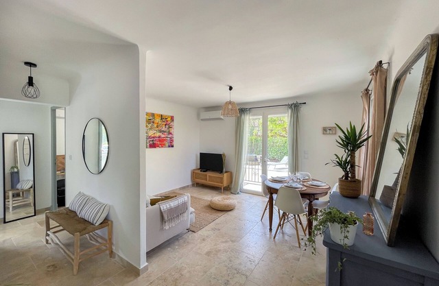 Très Jolie Maison 100 % Cosy et Confortable Avec un bel Extérieur et Jacuzzi!