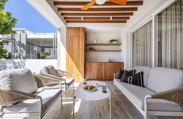 Tracadero Luxury 3 Apt, 2 Bedrooms.