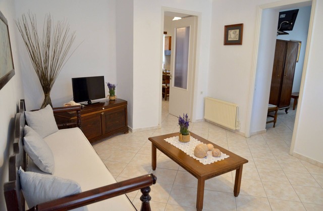 Traditional constructed house, recommended for families, private parking,