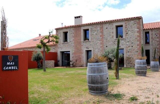 Traditional farmhouse in the heart of a vineyard with panoramic views.