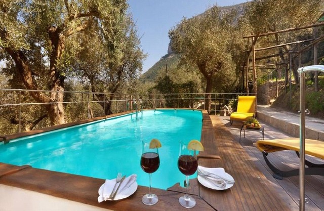 Traditional holiday home for up to 4 people with private pool near Sorrento