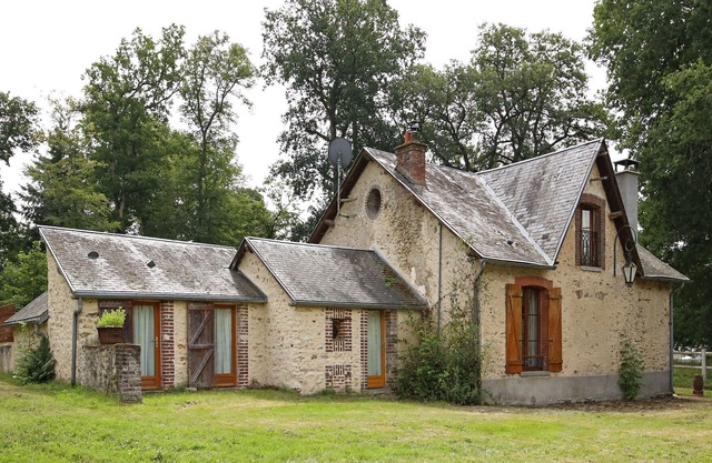 Traditional Holiday Home in Raizeux with Terrace