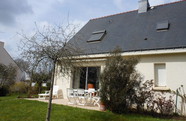 Traditional house halfway between the Gulf of Morbihan and the ocean beaches