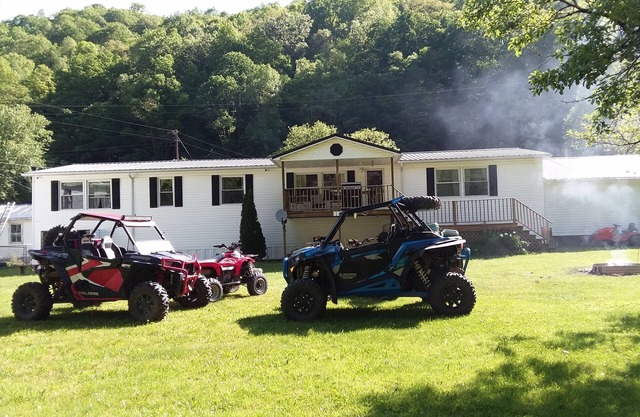 Trail Side Inn 4 bed 2 bath with trail access to 4 Hatfield-McCOY trails system