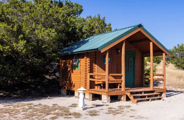 Trails End Cabin: Texas Hill Country Resort + Pool