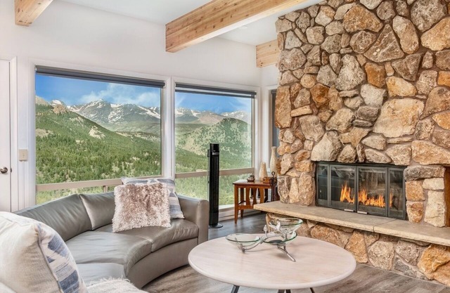Trails End Vacation Home at Windcliff by RedAwning