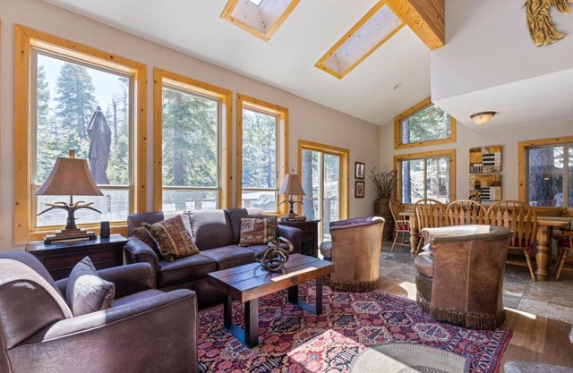Trailside - Alpine Meadows 6 Bedroom with Private Hot tub