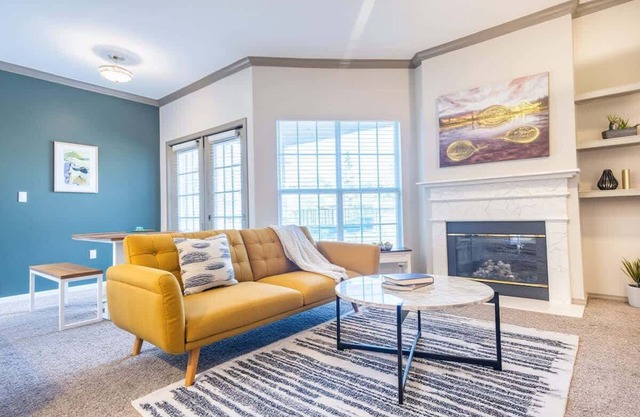 Tranquil 1BR King Suite | Pool, Parking + Gym 03