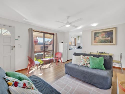 Tranquil 2-Bed Townhouse Close to Redcliffe Beach