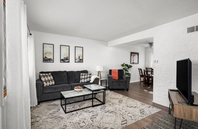 Tranquil 2BR Townhome~ Close to City Charm
