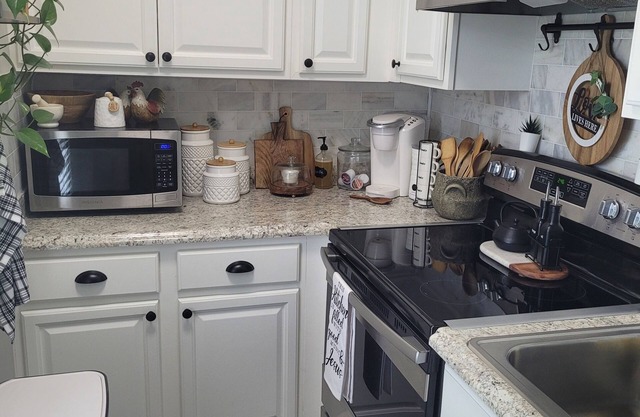 Tranquil and Cozy villa in the serene community of Lakeshore!