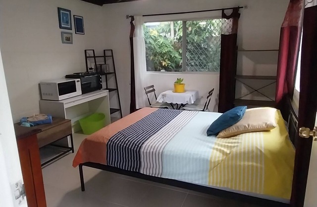 Tranquil beachside studio centrally located to local amenities, transport, shops