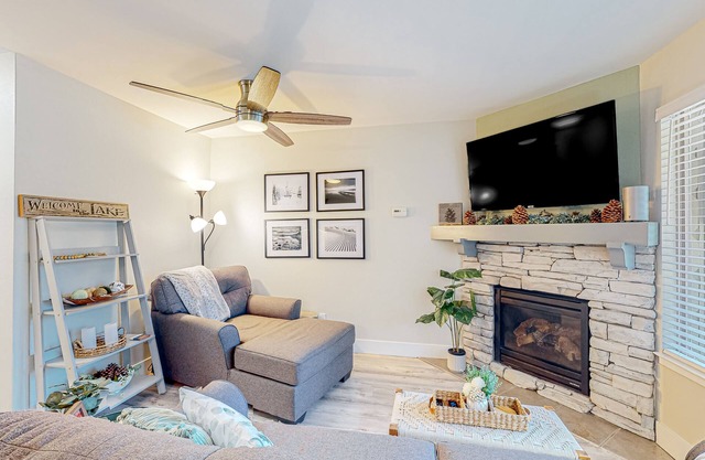 Tranquil condo in Stateline, sleeps 4