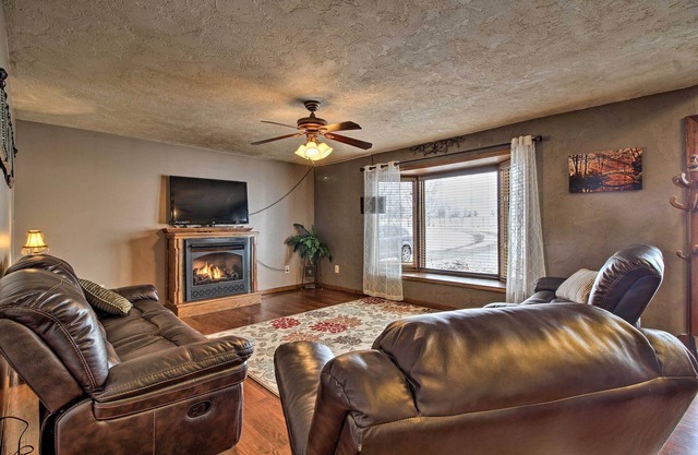 Tranquil Family Home w/Yard, 14 Mi to Springfield