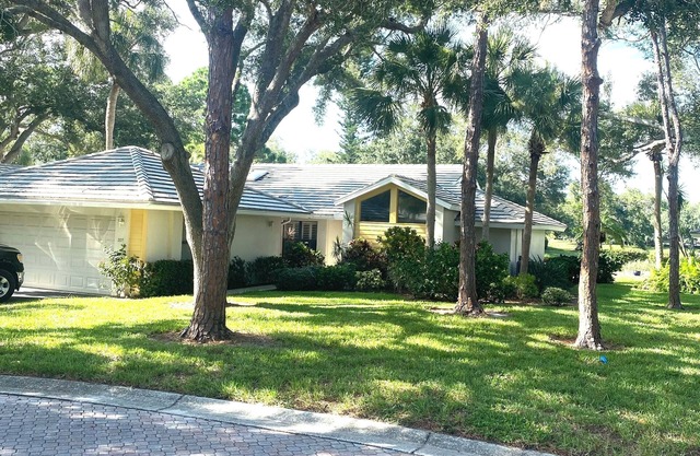 Tranquil Lake view 2 Bedroom 2 bath Villa in Myrtle Trace
