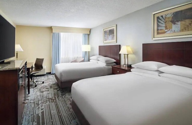 Tranquil Oasis: Minutes to Bridge Tar River Trail. Onsite Pool. FREE Parking!