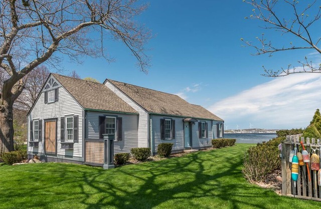 Tranquil Oasis within a short drive to shops, restaurants and beaches.