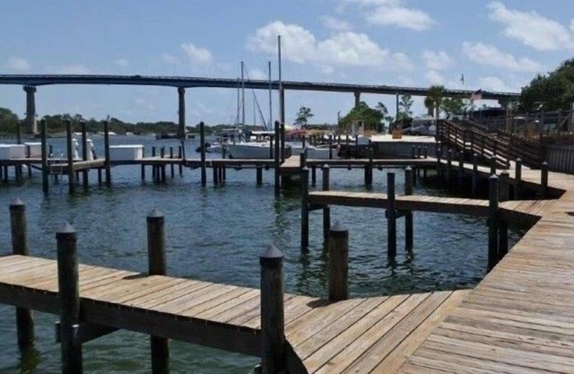 Tranquil Retreat: Walk Out to Banana Bay White Sand Beach on the Intracoastal